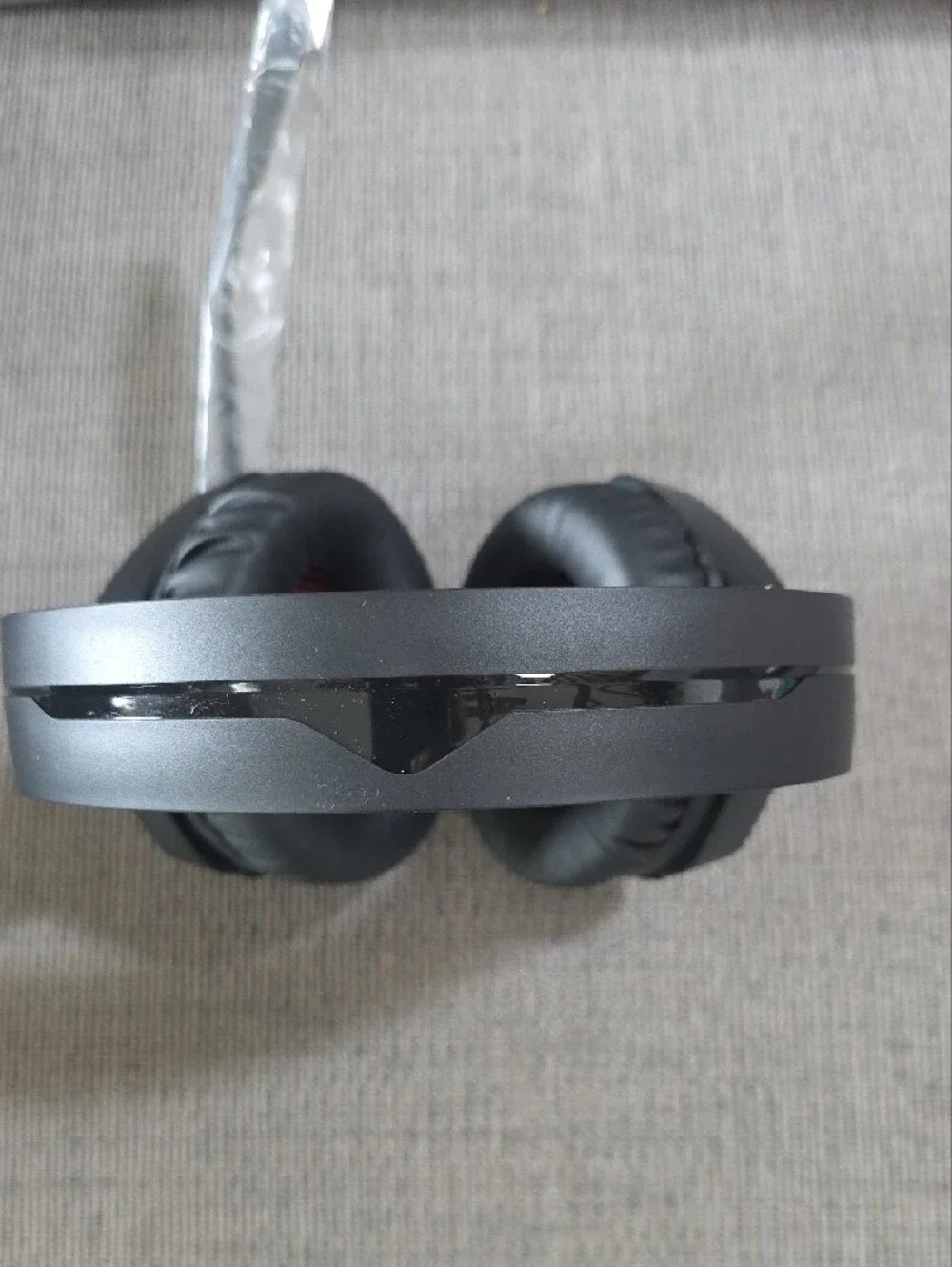 Binnune Black and Red Wireless Gaming Headset BW01, New In Box.
